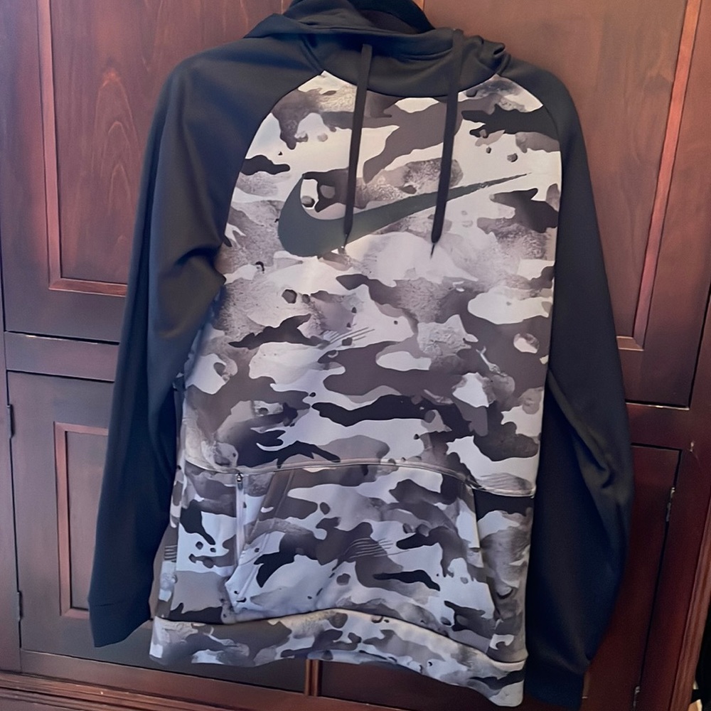 Nike men’s sweatshirt